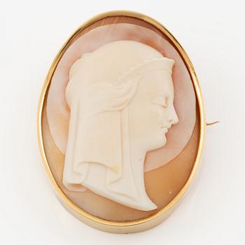 Brooch/pendant 18K gold with a shell cameo.