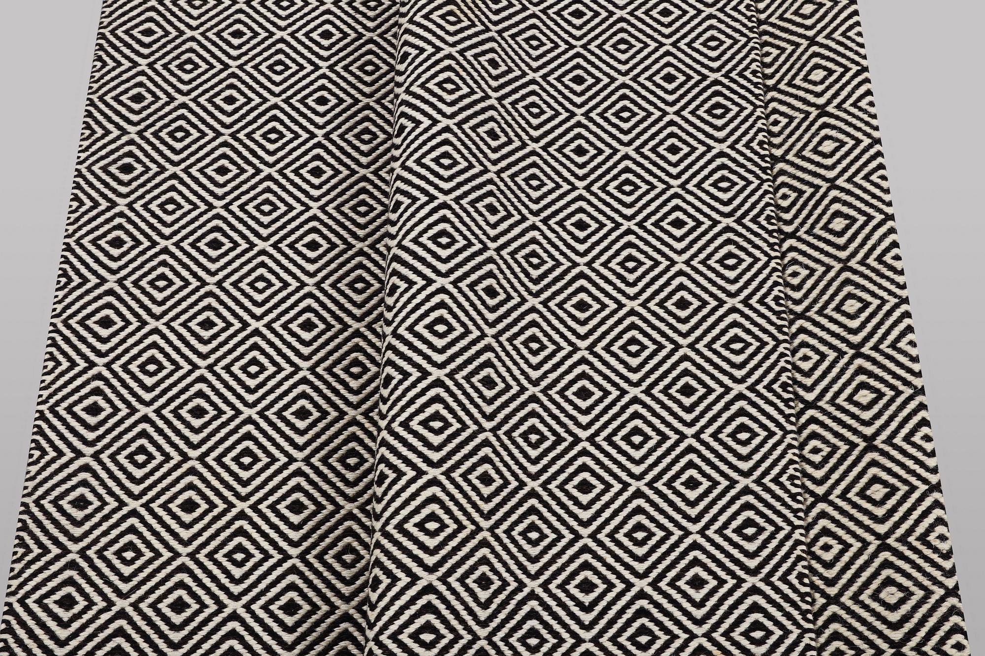 Matta, Kasthall, "Gåsöga", ca 295 x 152 cm.