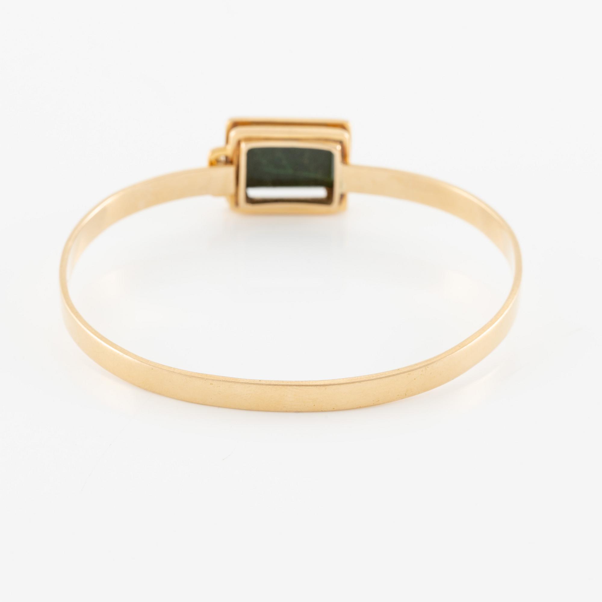 Bracelet 18K gold with green stone.