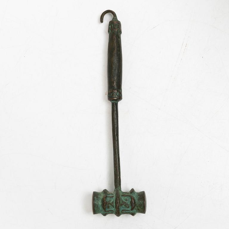 A footed bowl/apothocary's bowl, 20th/21st century.