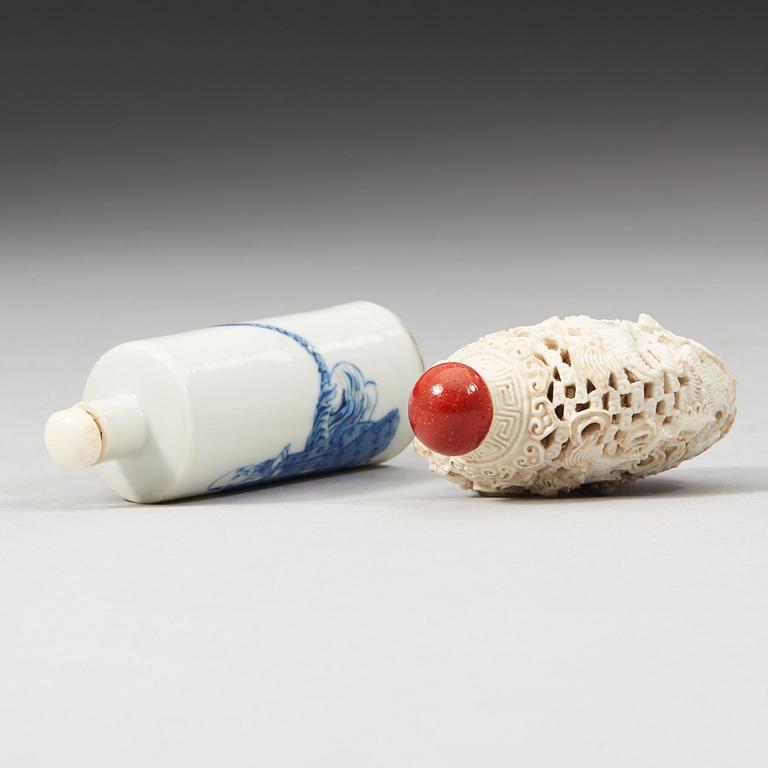 Two porcelain snuff bottles, Qing dynasty (1644-1912).