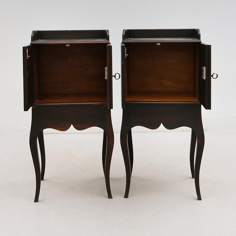 SÄNGBORD, 1 par, rokokostil, för Nationalmuseum, 1900-talets andra hälft.