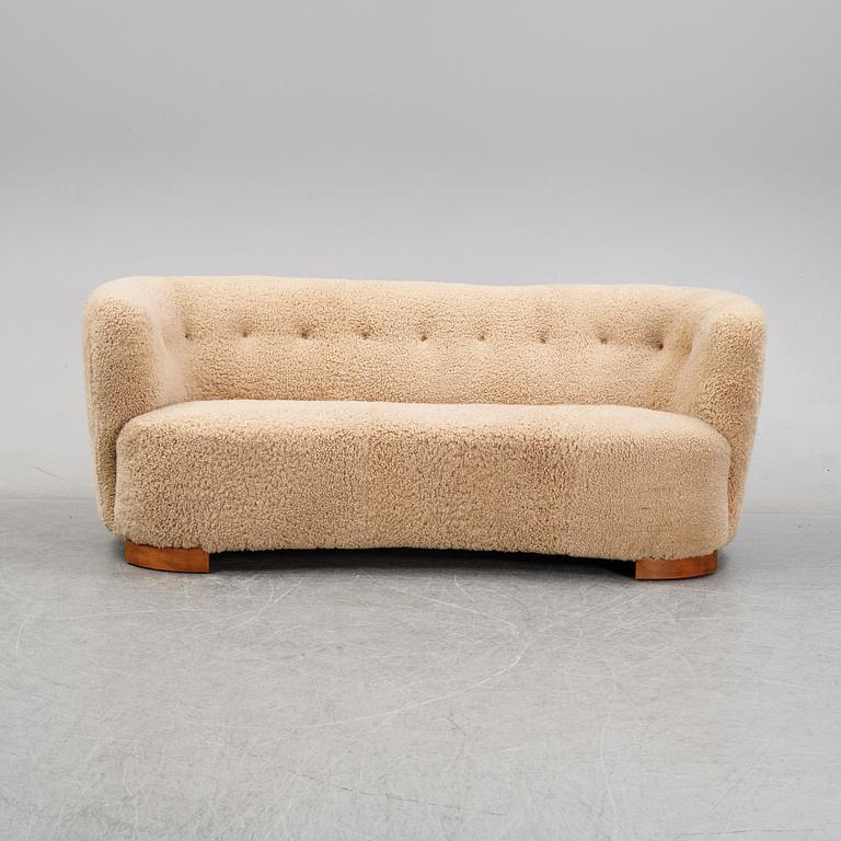 Soffa, klädd i fårskinn, Dansk formgivare, 1940-tal.
