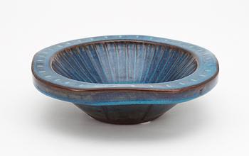 A Wilhelm Kåge 'Farsta' stoneware bowl, Gustavsberg 1946.