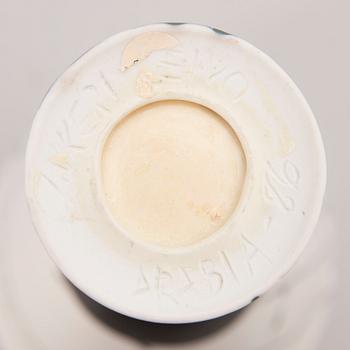 Inkeri Leivo, INKERI LEIVO, A porcelain goblet, signed Inkeri Leivo, Arabia -86.