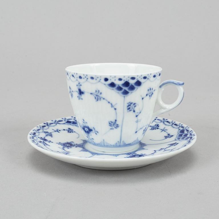 Servisdelar, 31 st, porslin, "Musselmalet", Royal Copenhagen.