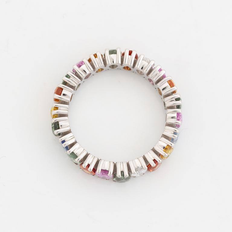 Pear shaped multicolour sapphire ring.