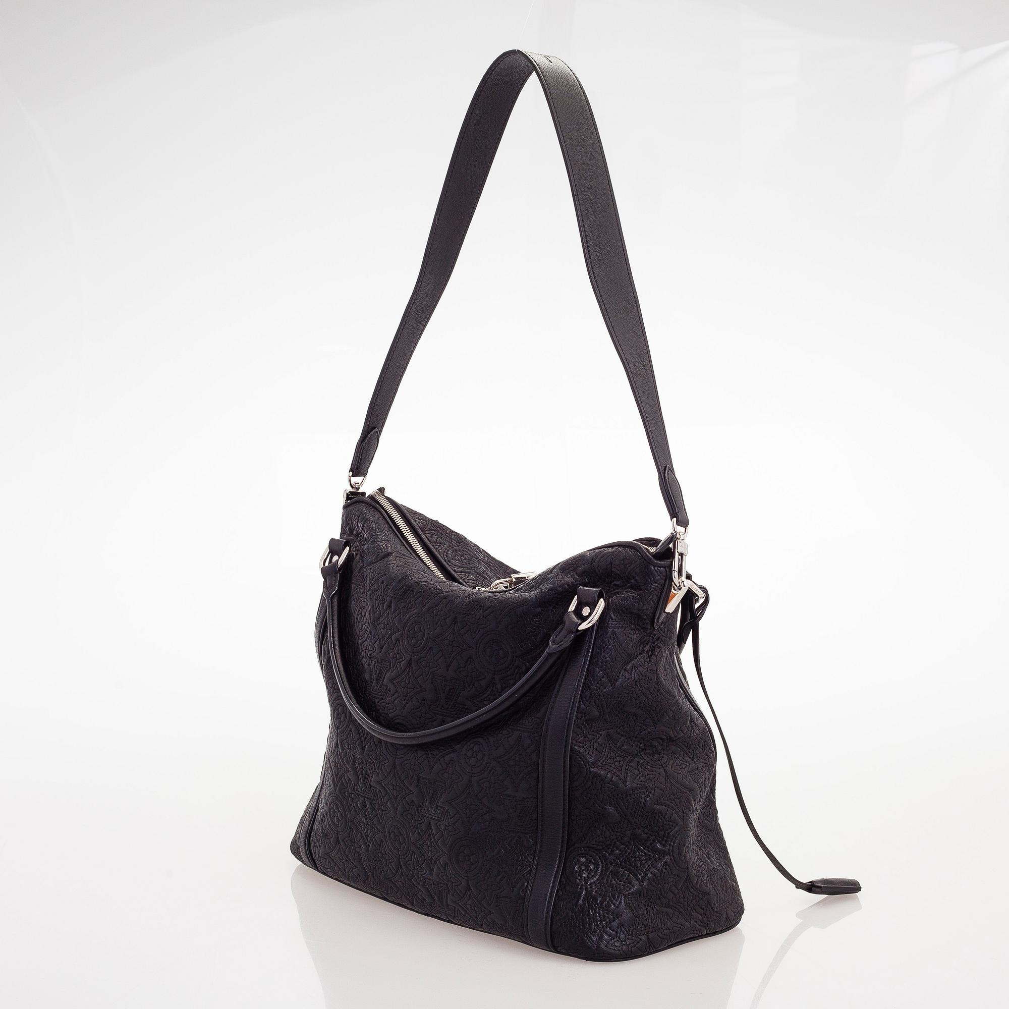 Louis Vuitton, an 'Antheia Leather Ixia MM' Bag.