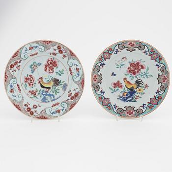 A group of ten Chinese porcelain plates and serving dish, Qing dynasty, Qianlong (1736-1795) and Jiaqing (1796-1820).