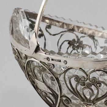 SKÅL, glas och silver, empire, troligen Tyskland, 1800-talets första hälft. Vikt 222 g exkl glas.
