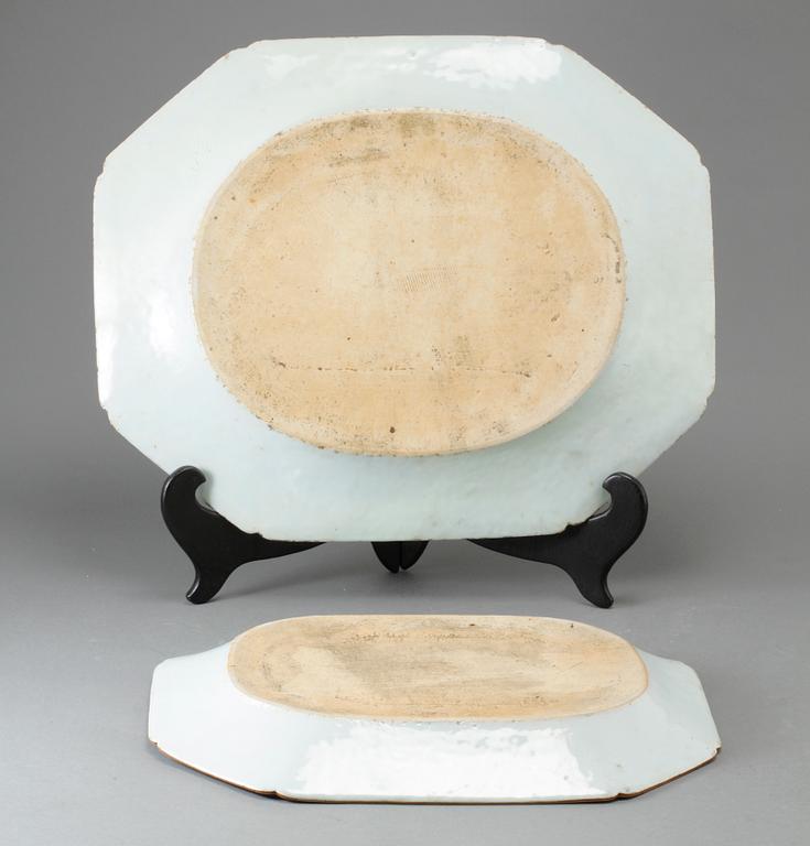 STEKFAT, 2 st, porslin, Kina, Qianlong (1736-1795).