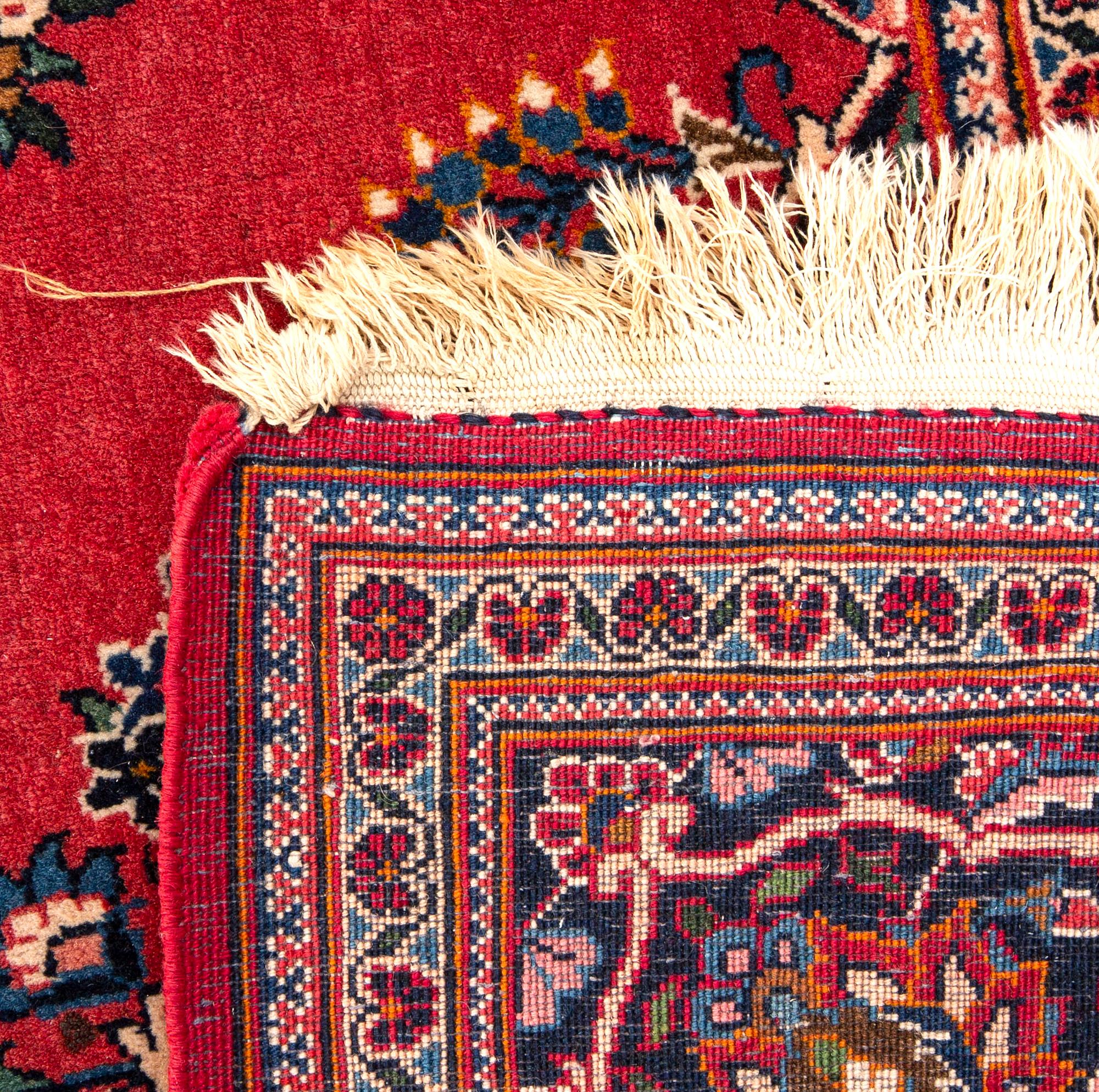 A semiantique Kashan carpet ca 210x135 cm.