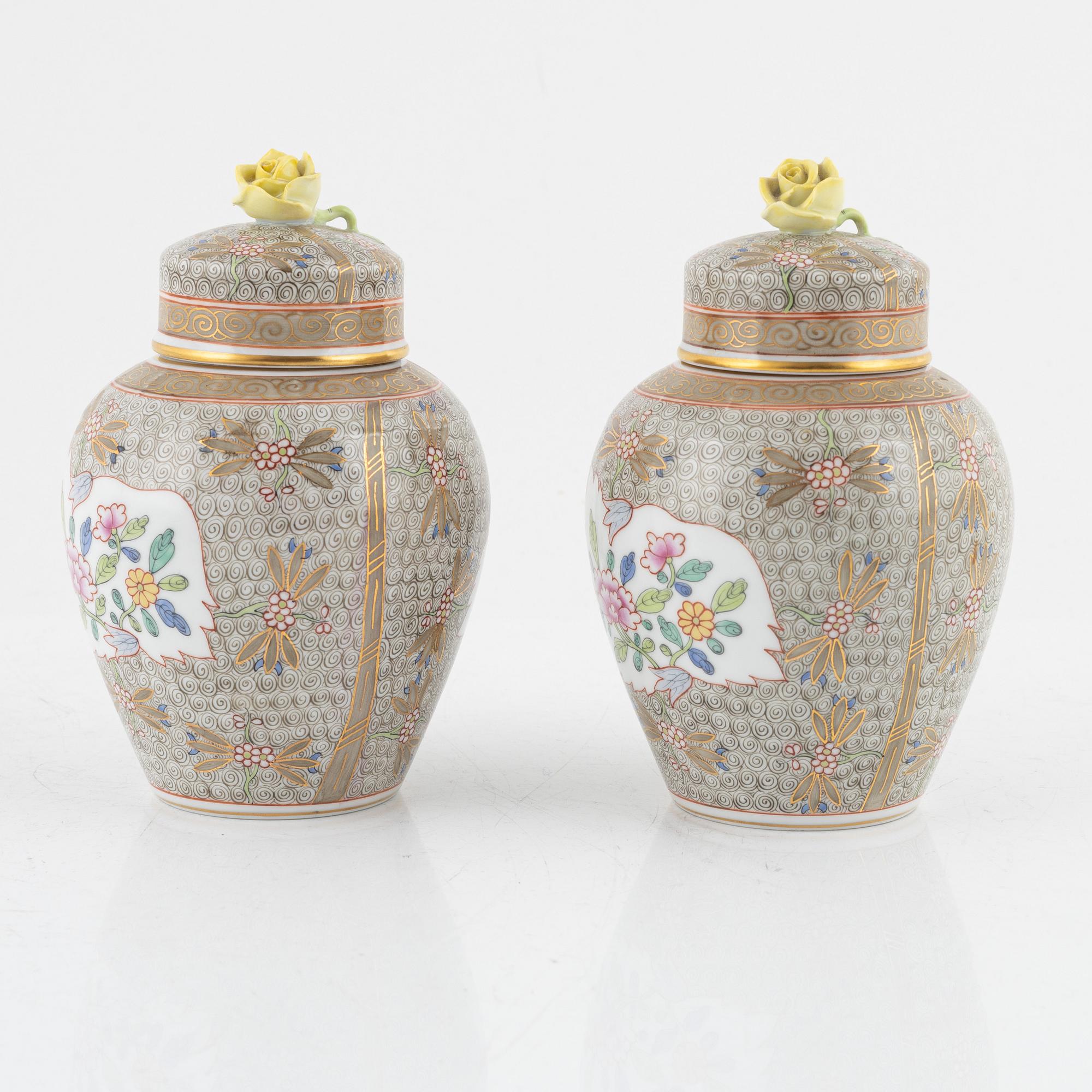 Bricka samt lockurnor, 2 st, porslin, Herend, Ungern, 1976.