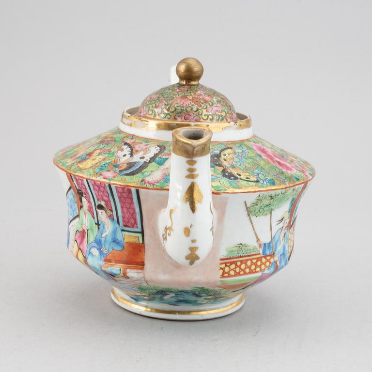 A Canton famille rose tea pot with cover, Qing dynasty, 19th Century.
