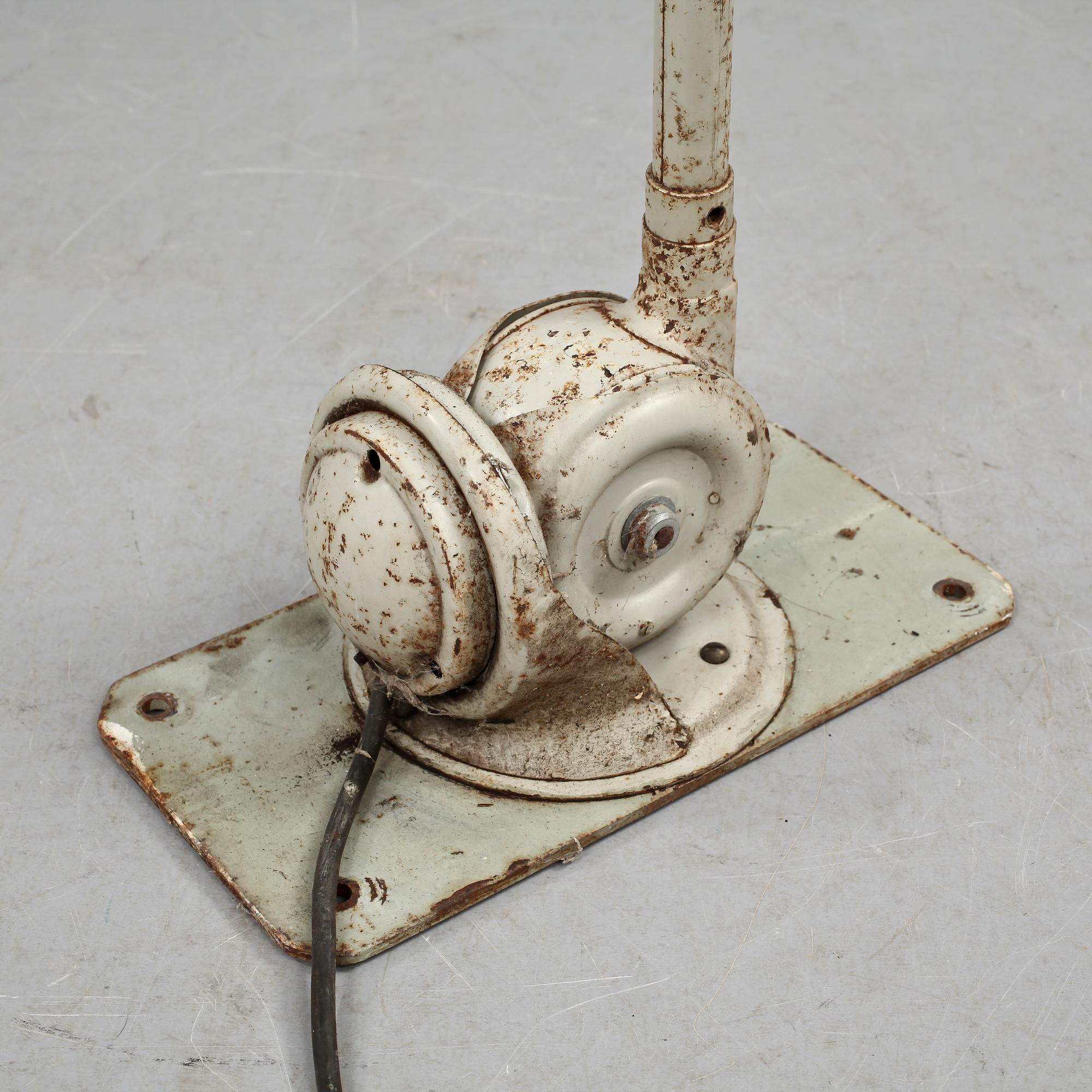 INDUSTRILAMPA, "Triplex", design Johan Petter Johansson, 1940-1950-tal.