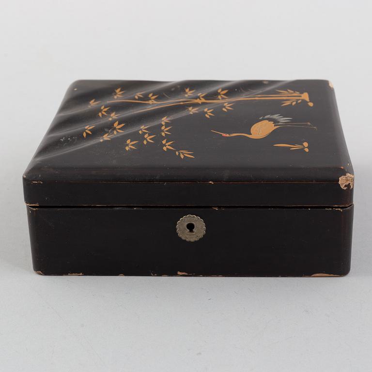 Two Japenese lacquer boxes, Meiji (1868-1912).