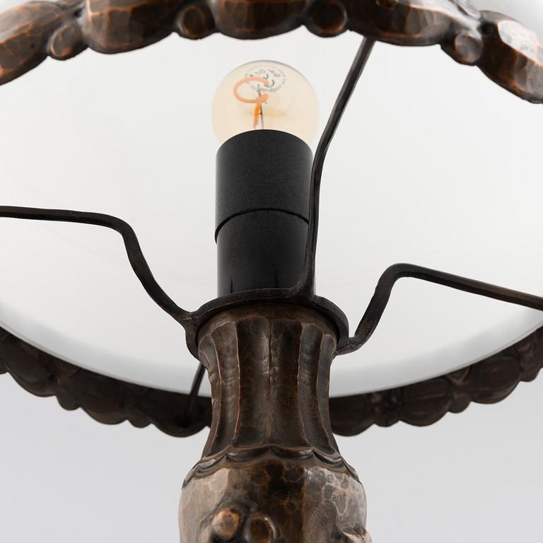 Harald Notini, attributed to. A table lamp, model number 6735, Arvid Böhlmarks Lampfabrik, Stockholm 1919-1928.