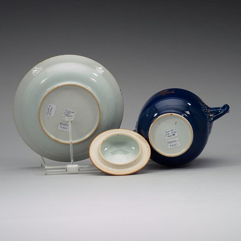 SKÅL med LOCK samt FAT, kompaniporslin. Qingdynastin Qianlong (1736-95).
