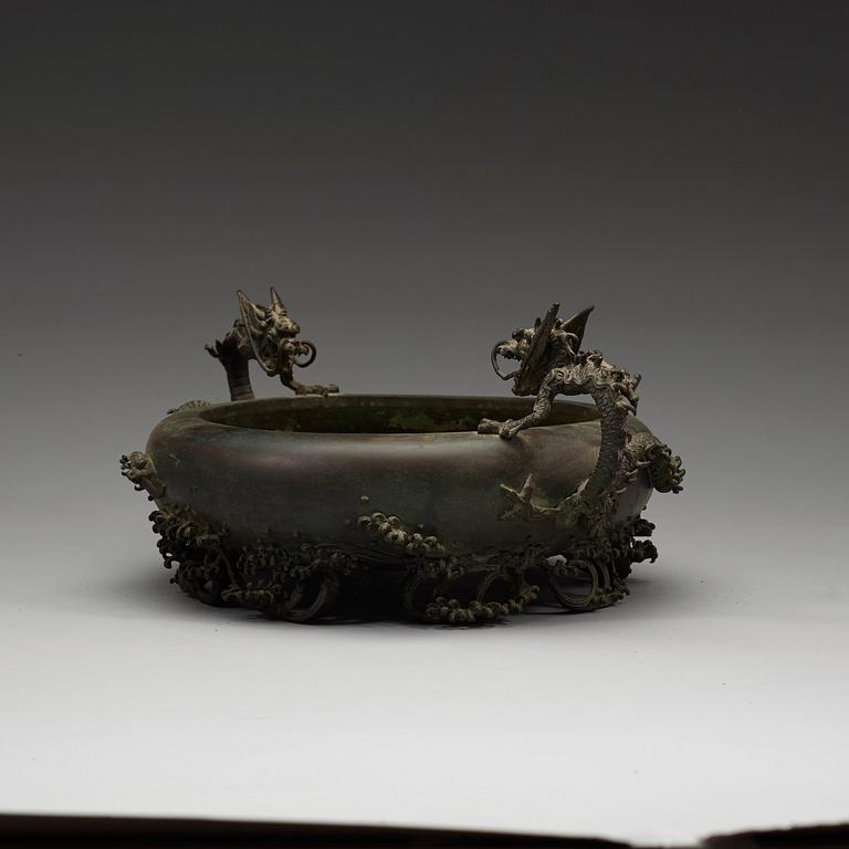 A Japanese bronze censer with dragon handles, Meiji (1868-1912).