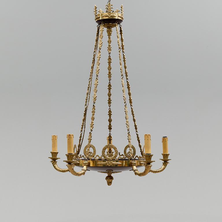 TAKAMPEL, empirestil, 1900-talets första hälft. Höjd 80 cm.