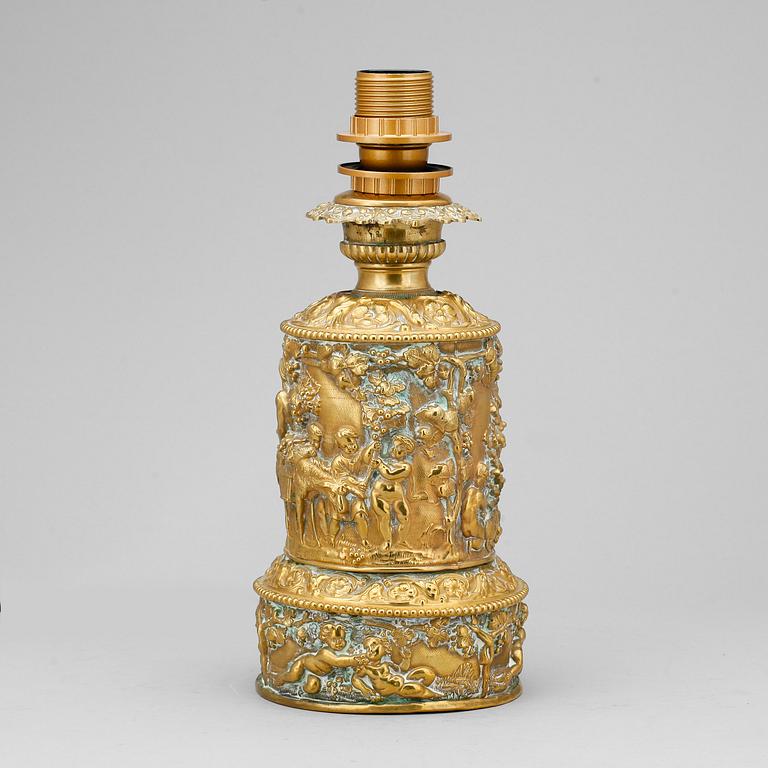 BORDSLAMPA, nyrenässansstil, 1900-tal.
