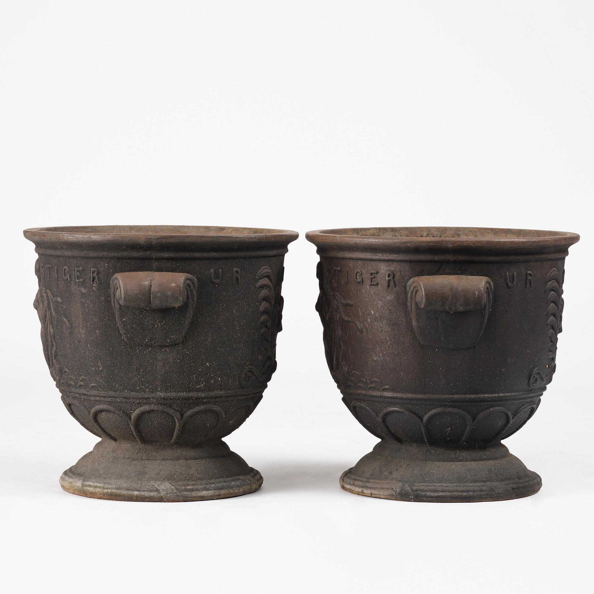 Ivar Johnsson, a pair of "Venus" cast iron urns, Näfveqvarns bruk, Swedish Grace.