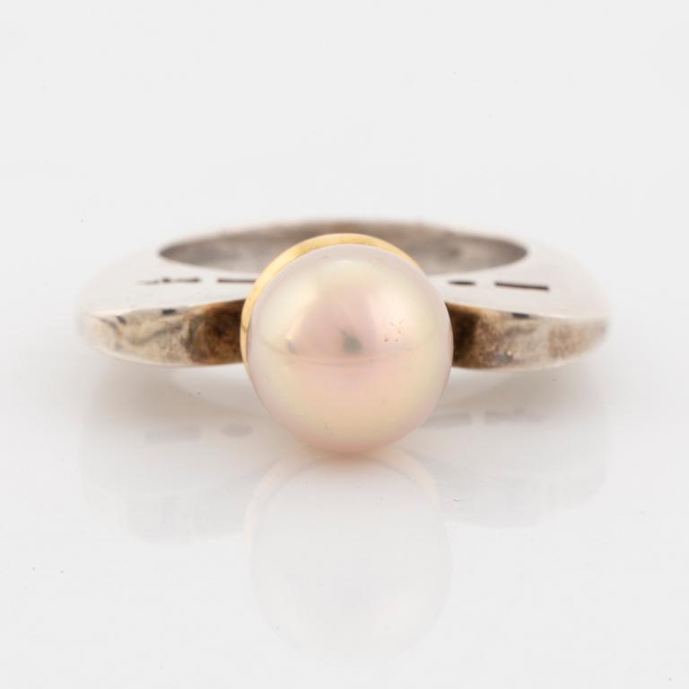 Rolf Karlsson, silver and cultured pearl ring.