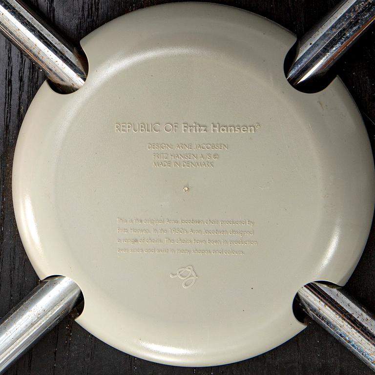 Arne Jacobsen, barstolar, ett par, "Sjuan", Fritz Hansen, 2000-tal.