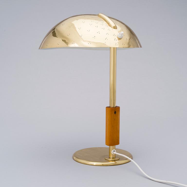 PAAVO TYNELL, A TABLE LAMP. Manufactured by Taito Oy, 1940s.