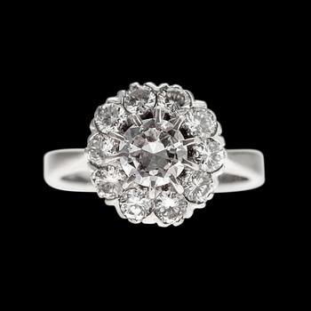 359. A RING, 18K white gold, brilliant cut diamonds 1.41 ct. Center stone 0.60 ct. Ribbhagen Stockholm 1980. Weight 4,7 g.