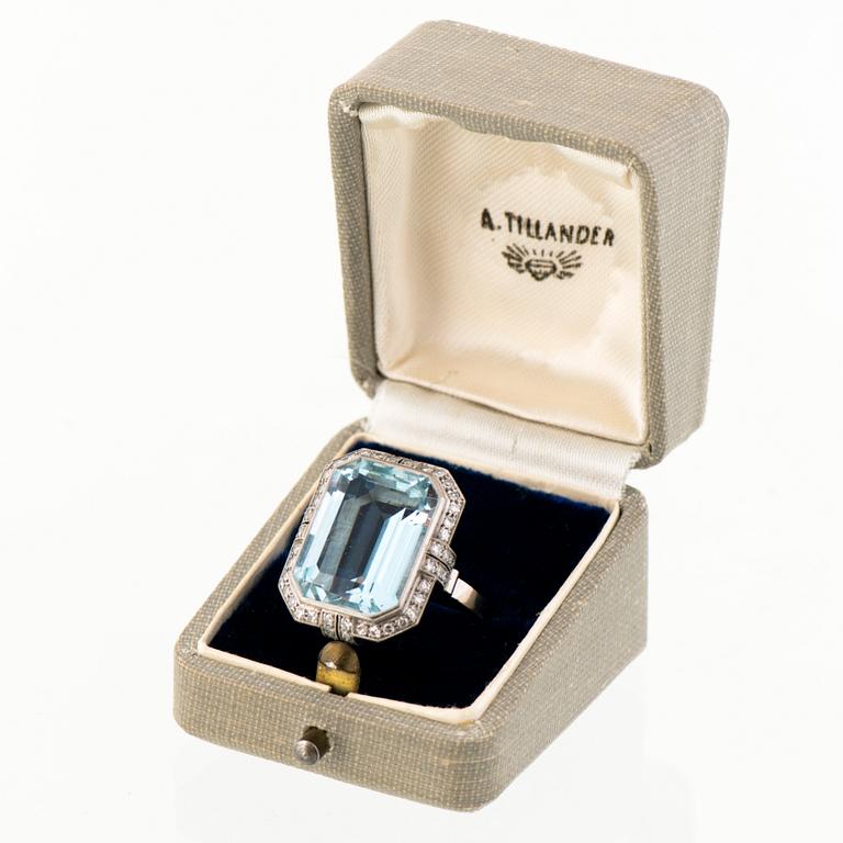 A RING, facetted aquamarine, 8/8 cut diamonds, 18K white gold. A. Tillander, Helsinki Finland 1972.