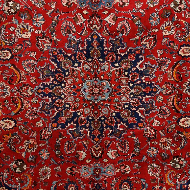MATTA, Meshed, ca 375 x 290 cm.