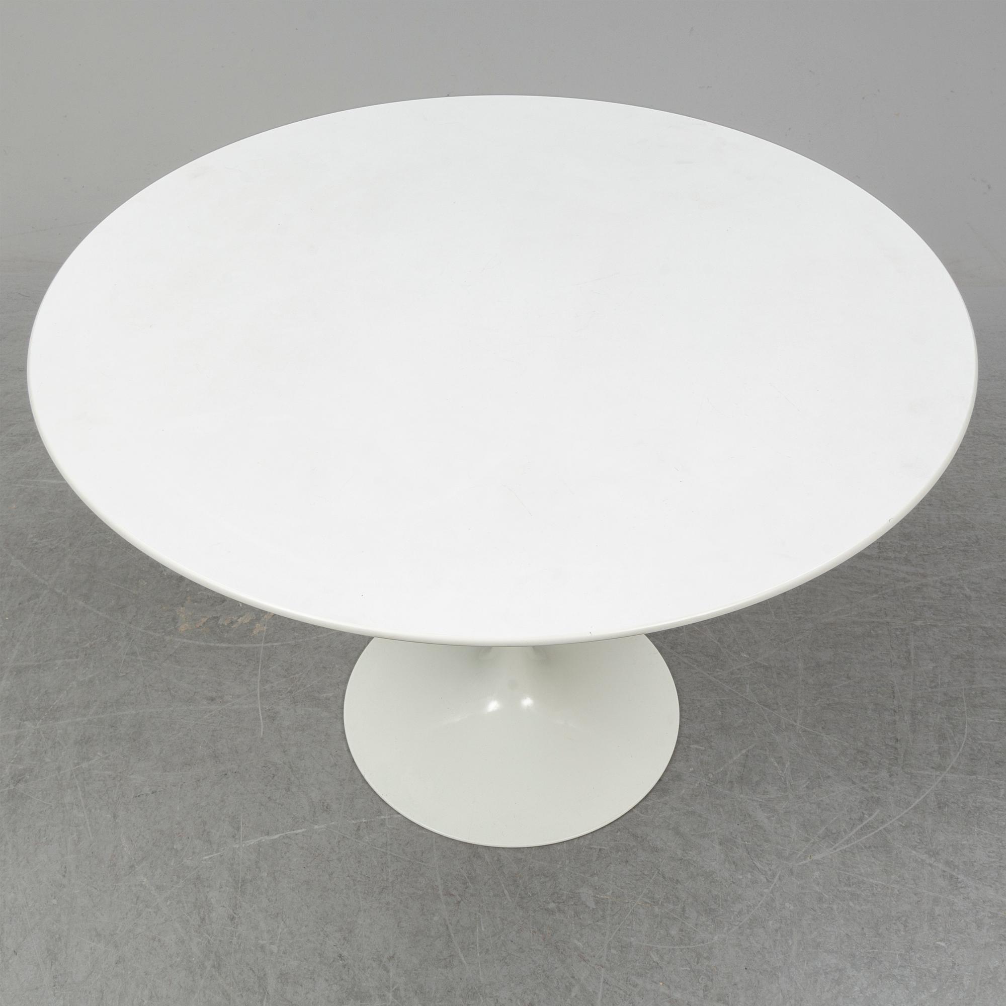 EERO SAARINEN,  Tulip table, Knoll.