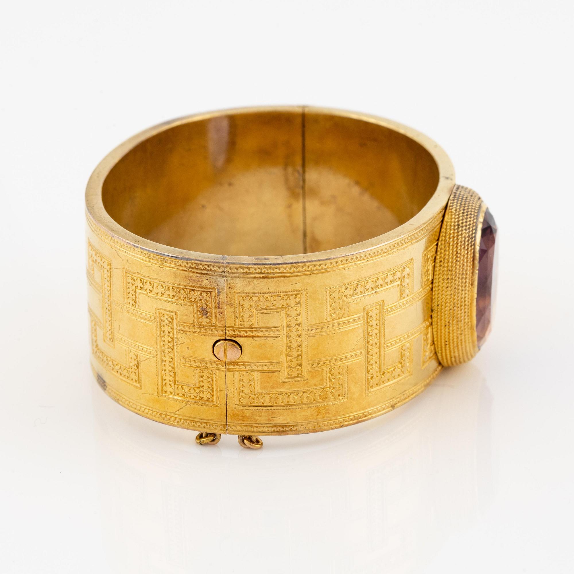 Armband 14K guld med en fasettslipad ametist.