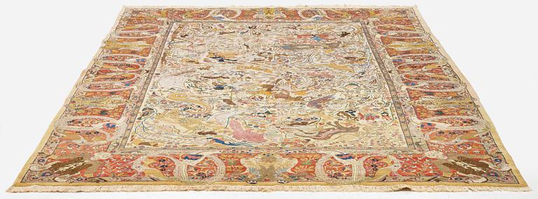 An antique Tabriz catper od 'Safavid Huntig design', Northwest Persia, c. 374 x 286 cm.