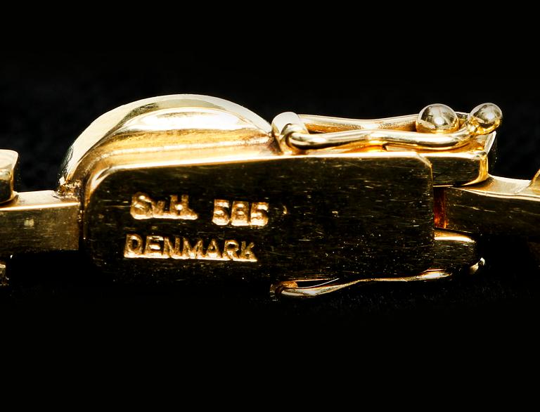 SMYCKEGARNITYR, 3 delar, 14k guld med cabochonslipade opaler, Danmark, 1900-tal. Vikt 40 g.