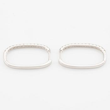 Earrings with brilliant-cut diamonds.