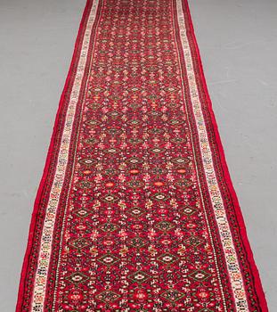 A RUNNER, Hamadan, ca 594 x 82 cm.