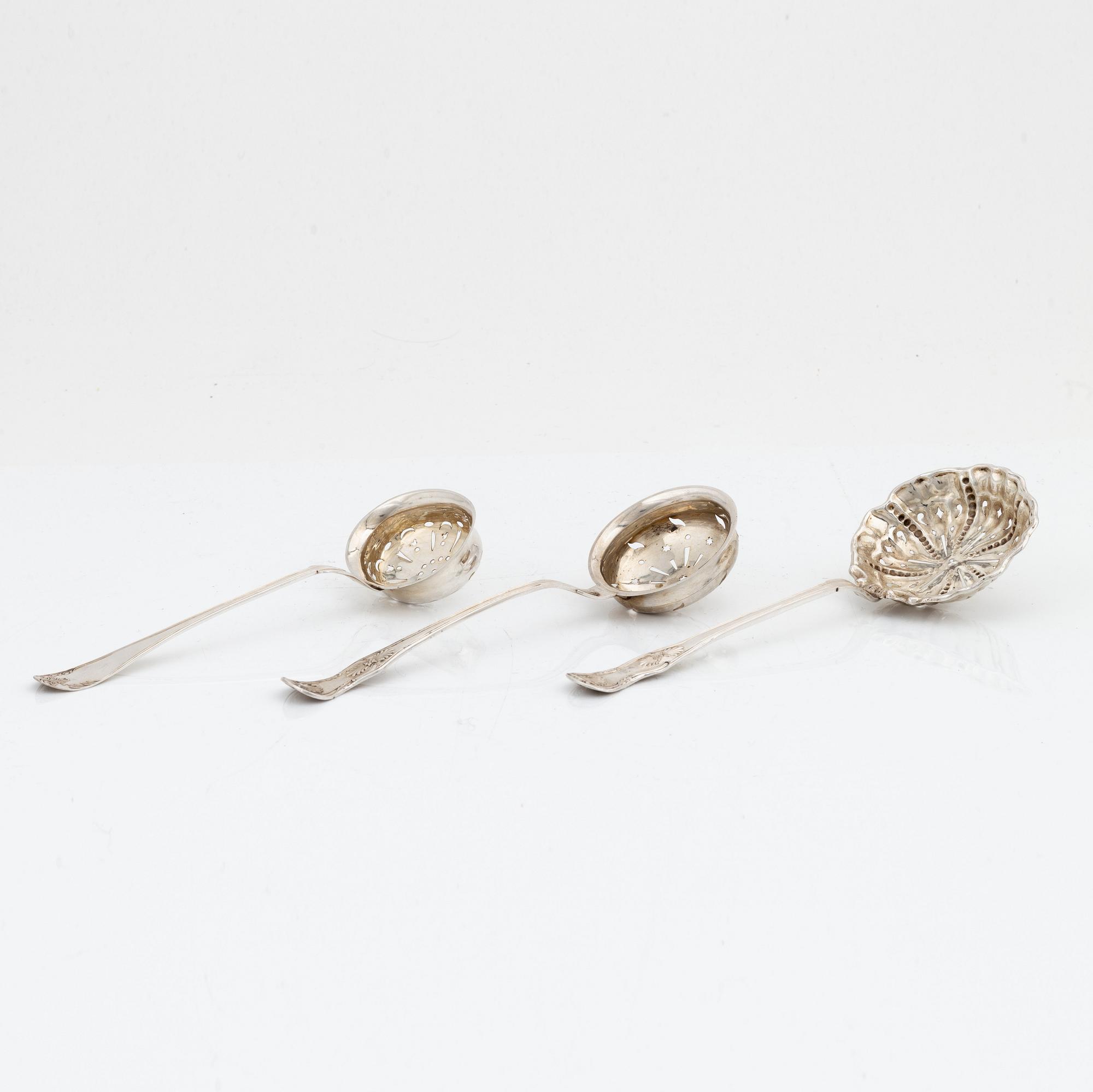 Parti silver, skedar och ströskedar, olika modeller, 18 delar, bl.a. MGAB, Uppsala, 1945.
