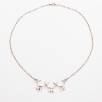 Jorma Laine, A silver necklace. Kultateollisuus, Turku 1967.