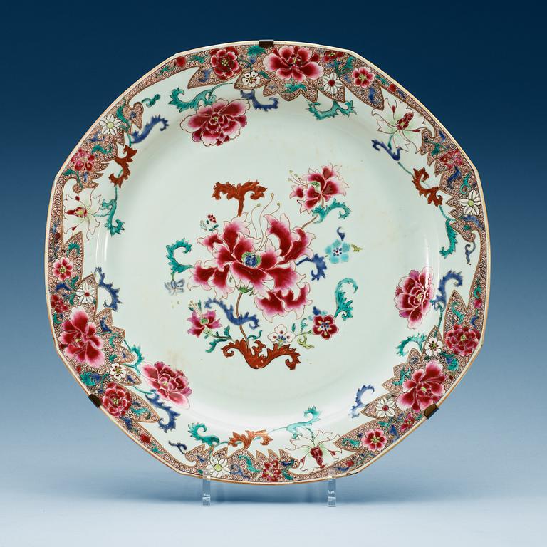 A famille rose dish, Qing dynasty, Qianlong (1736-95).