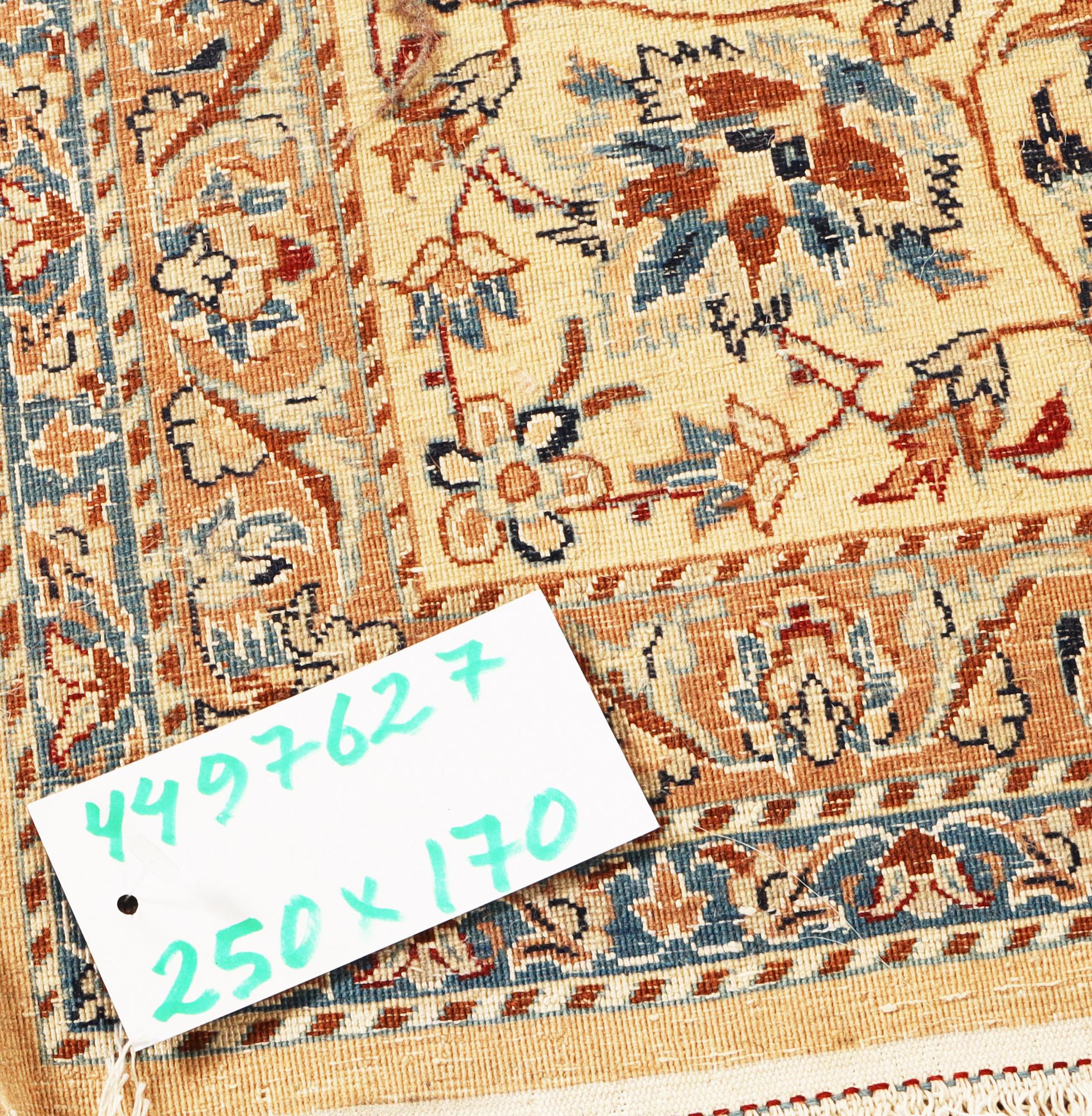 Matta, Nain, part silk, 9 laa, ca. 250 x 170 cm.