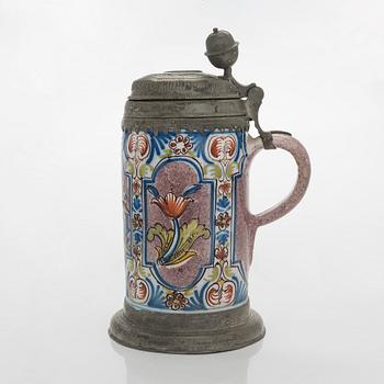 Dryckeskanna, fajans, Mellaneuropa, 1700-tal.