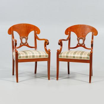 KARMSTOLAR, ett par, Karl Johan-stil, 1900-talets första hälft.
