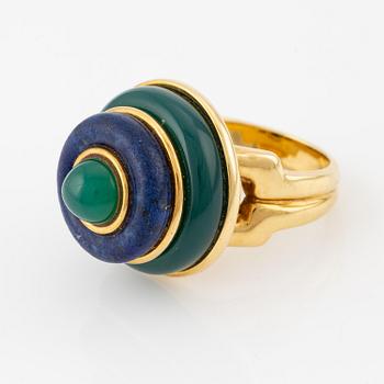 An 18K gold Tiffany & Co ring set with lapis lazuli & chrysoprase.