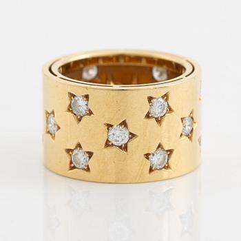 Brilliant cut diamond star shaped ring.