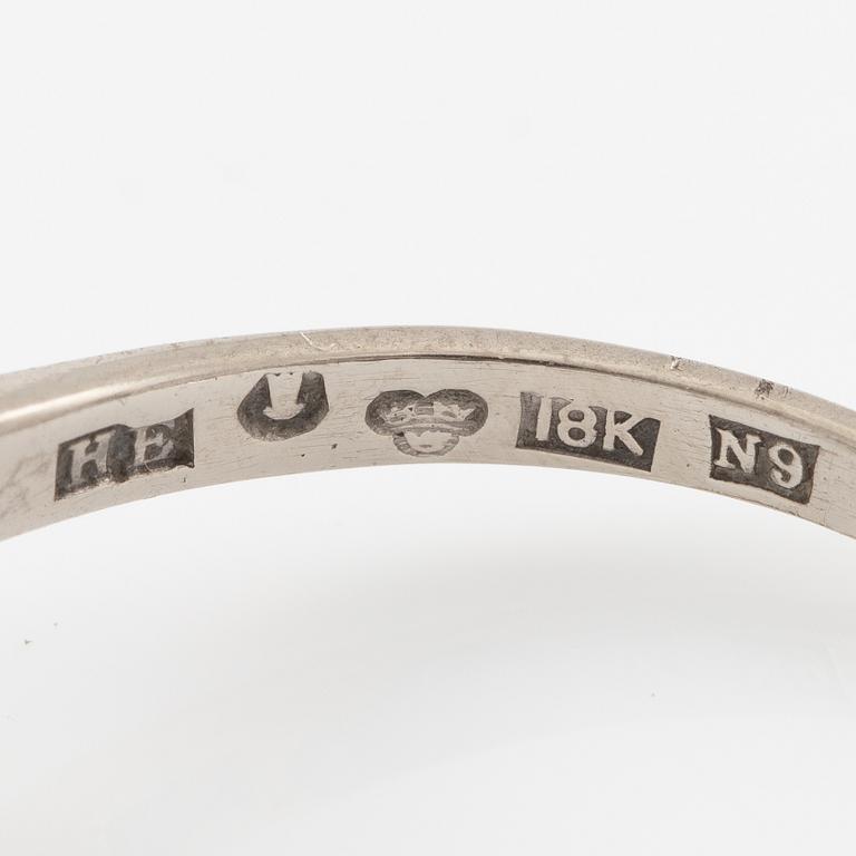 Ring, 18K white gold with small diamonds.