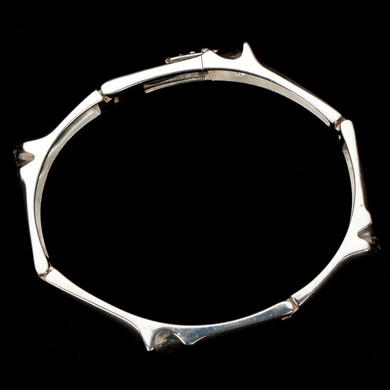 ARMBAND, sterling silver, "Ceres" Björn Weckström Lapponia 1974. Vikt 46 g.