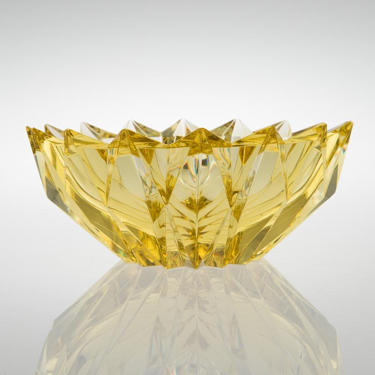 AIMO OKKOLIN, A CRYSTAL VASE. Water lily. Signed Aimo Okkolin Riihimäen Lasi Oy. Designed in 1960.