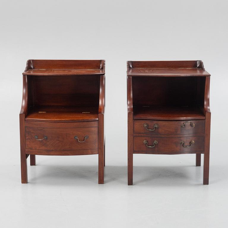 Pottskåp, 2 st, mahogny, snarlika, 1800-tal, England.